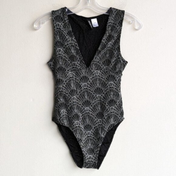 Silver glittery metallic v-neck sleeveless  bodysuit - Picture 1 of 5